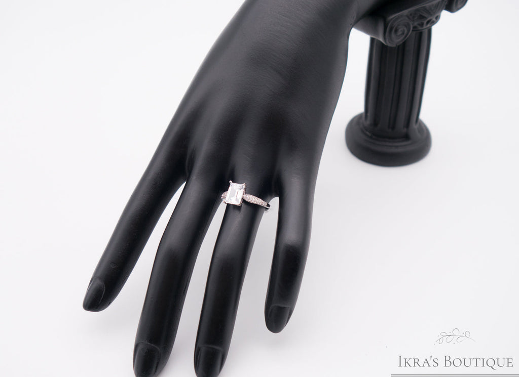 Berceste series Rectangle Zirkonia Ring