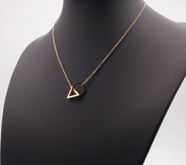 Gold ummantelte Circle & Triangle Halskette - Ikra's Boutique